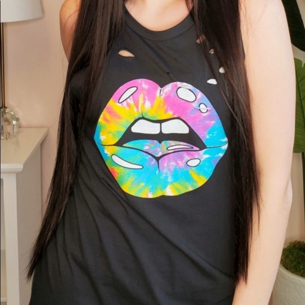 Distressed tie dye lips tank